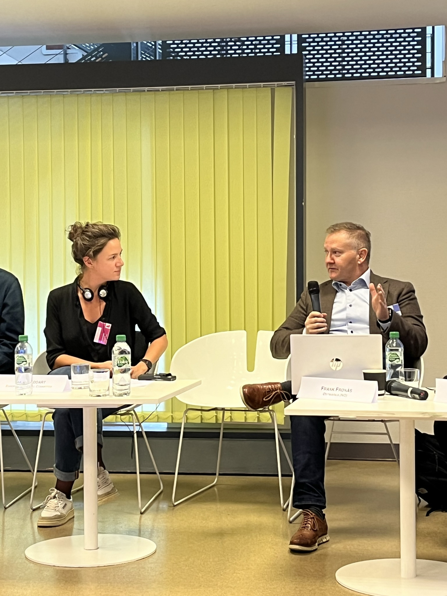 Site representative from Knut Grønås from Trondheim kommune in discussion with the CÉLINE BODART from the Europan technical Committee during a working group